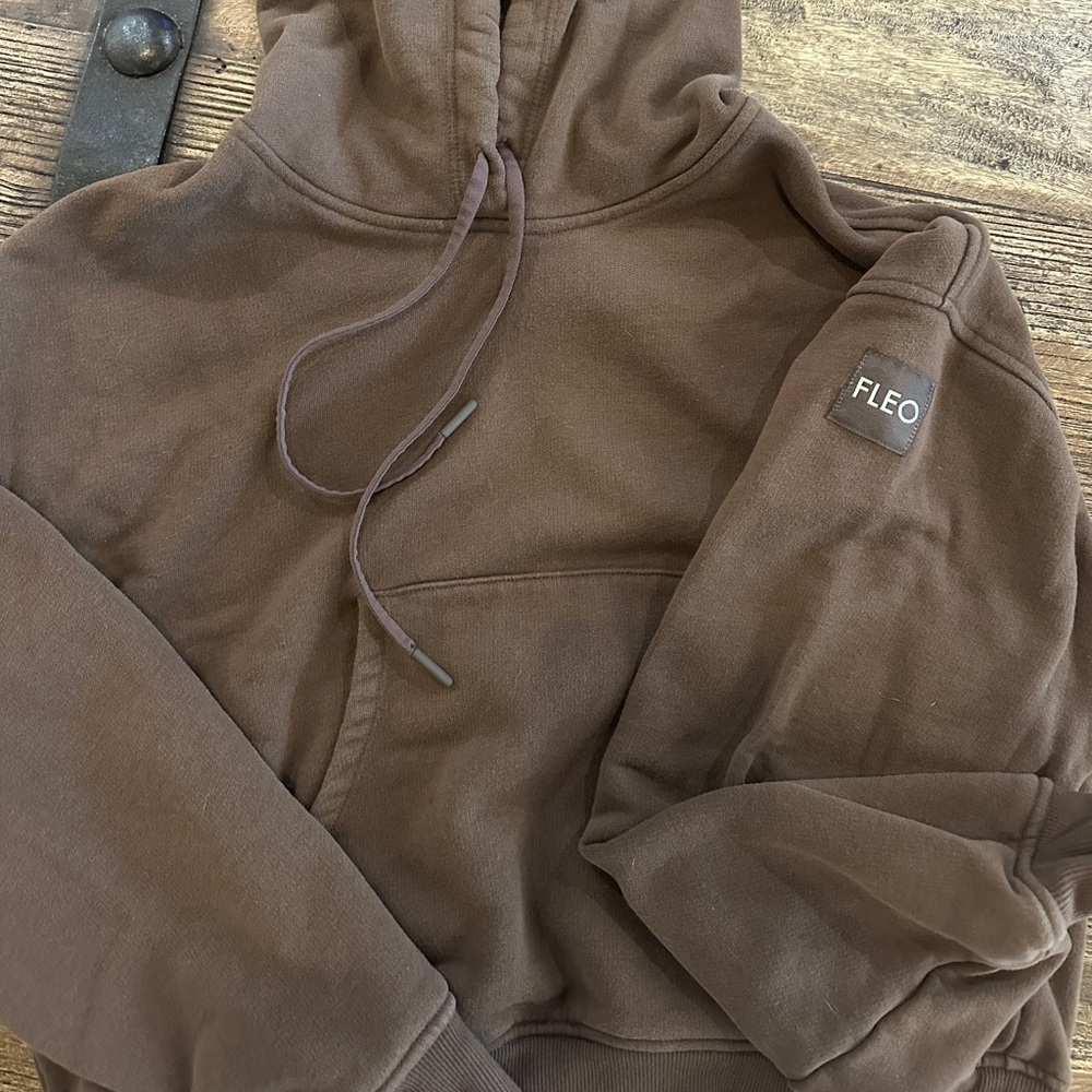 Fleo Essence Crop Hoodie Sweatshirt